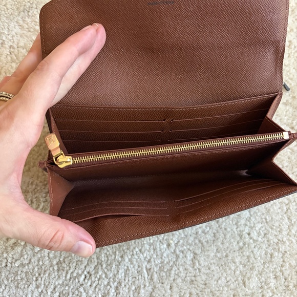 Louis Vuitton Wallet - Picture 4 of 9